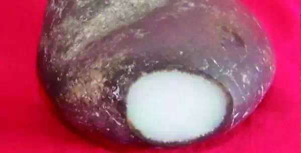 漲知識(shí)，玉也能騙人！照玉手電筒照出真相